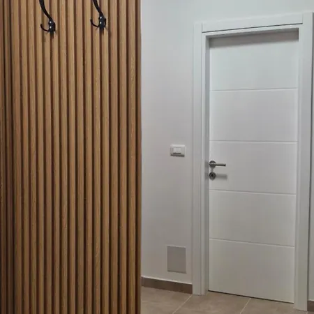 Apartment A&v *